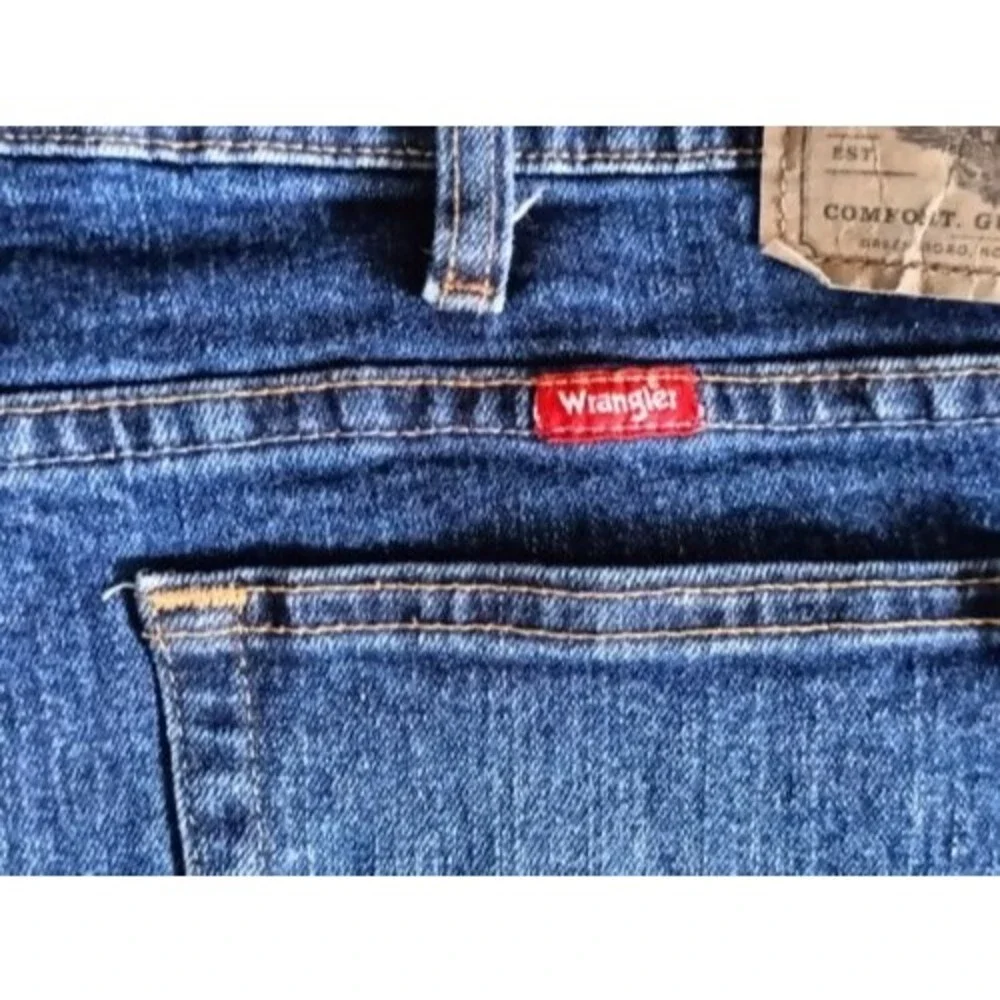 Wrangler Jeans Mens Size 44x30 Blue Denim Boot Cut Regular Fit  Medium Wash